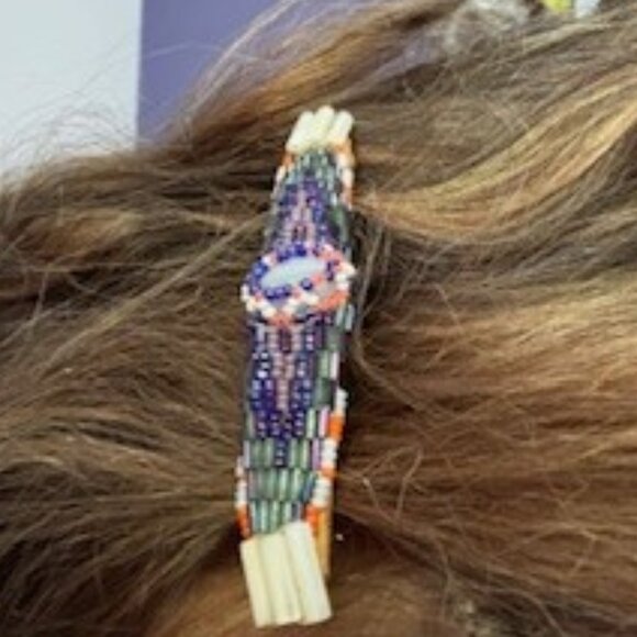 Vintage Hand Beaded Barrette with silver clip - Picture 7 of 7